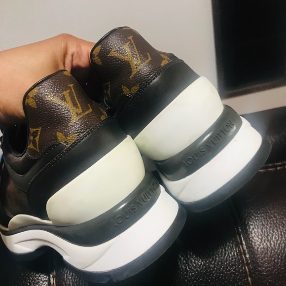 Authentic Louis vuitton shoes - Picture 4 of 13